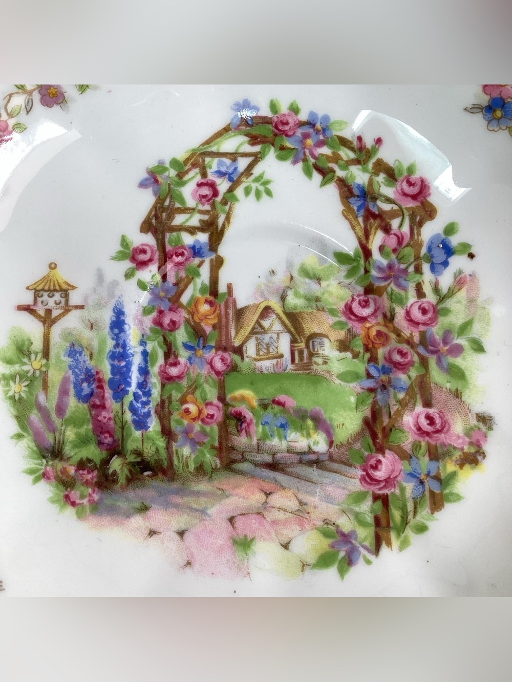 Vintage Bell Fine Bone China England ‘Rose Cottage’ Pattern Tea Cup & Saucer Set - Picture 4 of 16